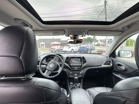 Used 2019 Jeep Cherokee Limited w/ Trailer Tow Group AWD/4WD image 15