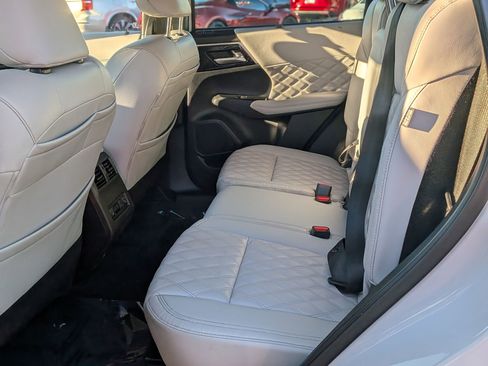 Used 2023 Mitsubishi Outlander SEL image 32