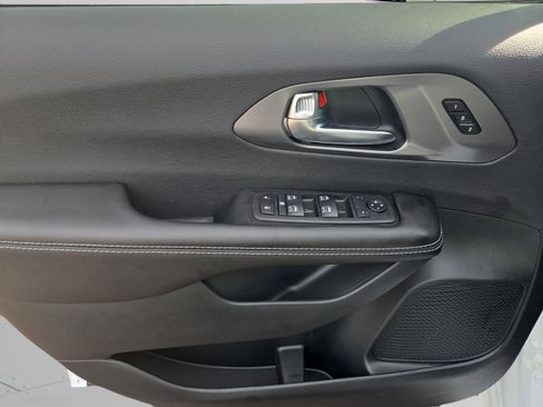 New 2026 Chrysler Pacifica Select image 20