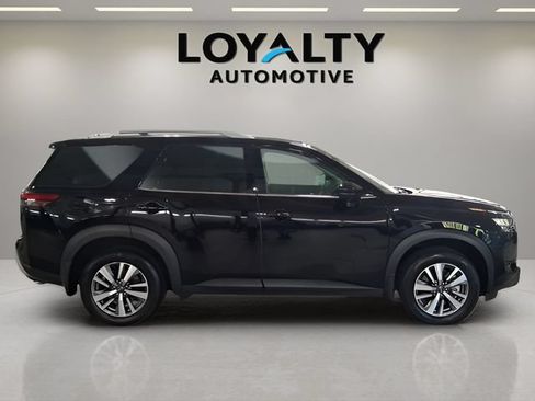 Used 2025 Nissan Pathfinder SL w/ Cargo Package FWD image 6