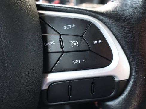 Used 2017 Jeep Renegade Trailhawk AWD/4WD image 30