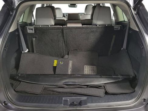 Used 2023 Toyota Highlander XLE image 28