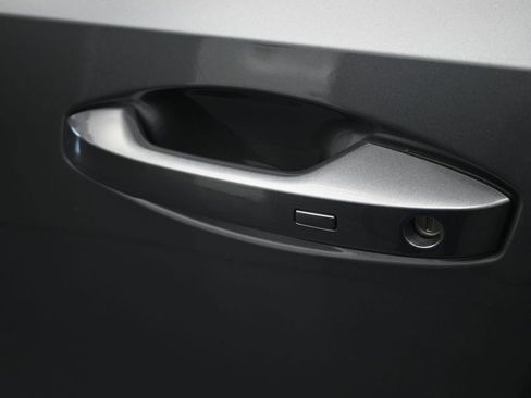 Used 2025 Nissan Kicks SV image 32