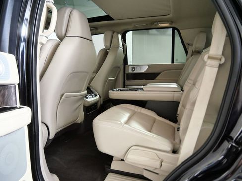 Certified 2021 Lincoln Navigator Reserve w/ Luxury Package AWD/4WD image 13