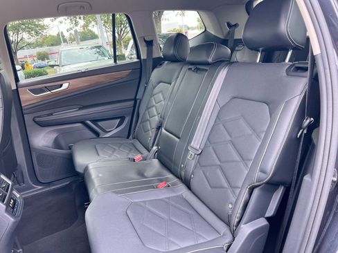 Used 2024 Volkswagen Atlas SE image 23