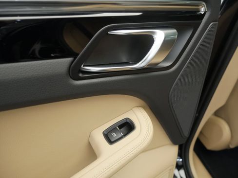 New 2026 Porsche Macan AWD/4WD image 21