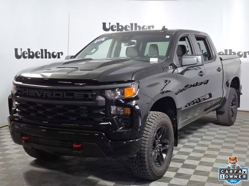 Certified 2025 Chevrolet Silverado 1500 Custom Trail Boss w/ LPO, Dark Essentials Package AWD/4WD image 3