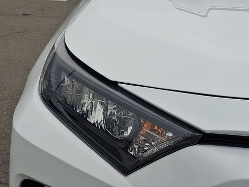 Used 2020 Toyota RAV4 LE w/ Carpet Mat Package image 9