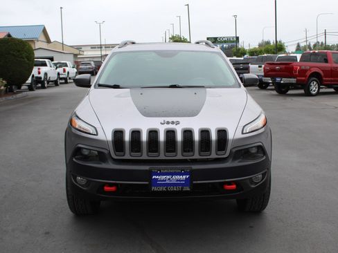 Used 2018 Jeep Cherokee Trailhawk w/ Comfort/Convenience Group AWD/4WD image 10