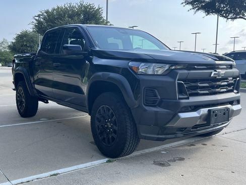 Used 2023 Chevrolet Colorado Trail Boss w/ Technology Package AWD/4WD image 2