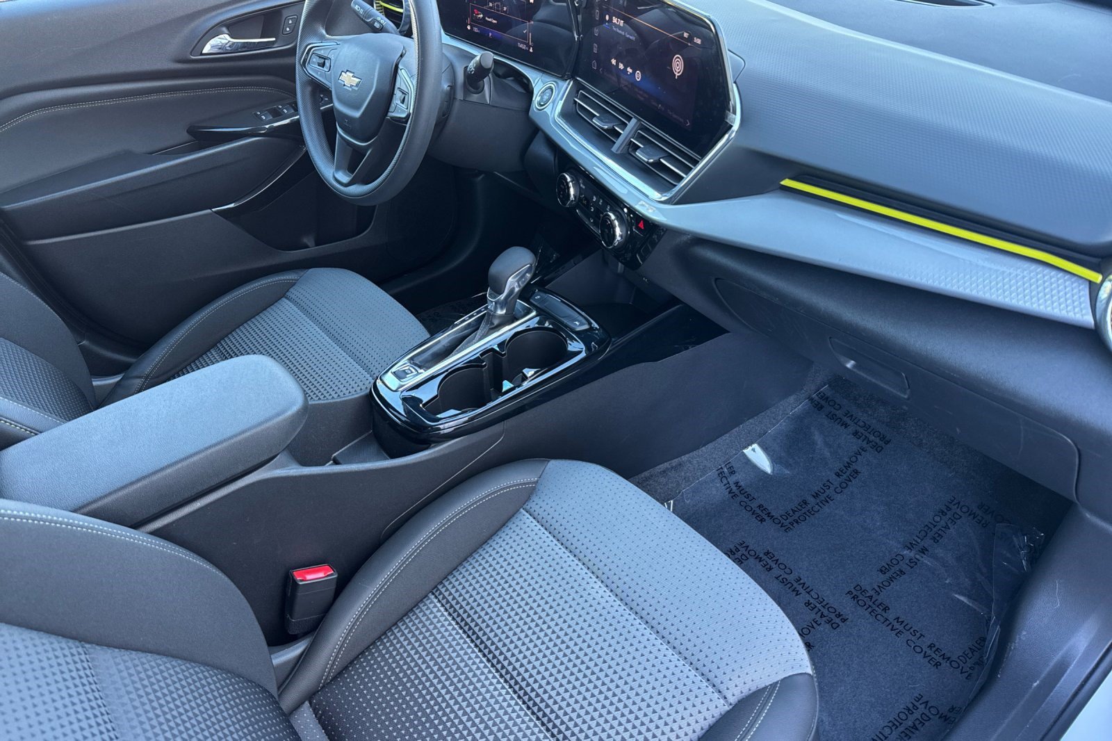 Used 2025 Chevrolet Trax LT FWD image 33