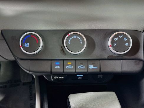 Used 2024 Hyundai Elantra SE FWD image 15