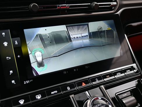 Used 2025 Aston Martin V8 Vantage Coupe image 29