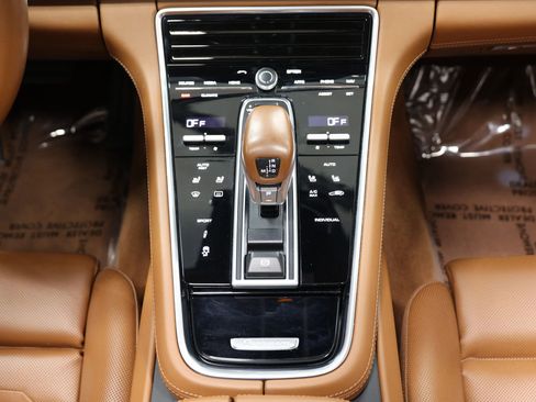 Used 2018 Porsche Panamera 4 w/ Premium Package AWD/4WD image 39