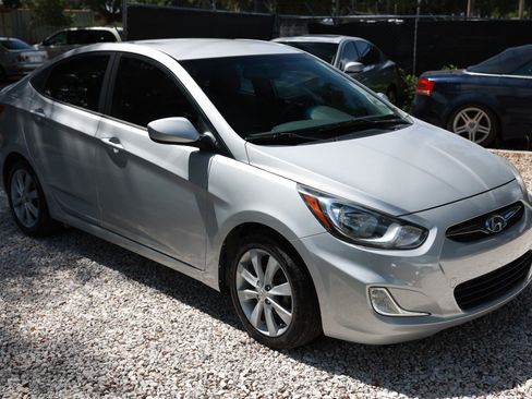 Used 2013 Hyundai Accent GLS w/ Premium Pkg FWD image 19