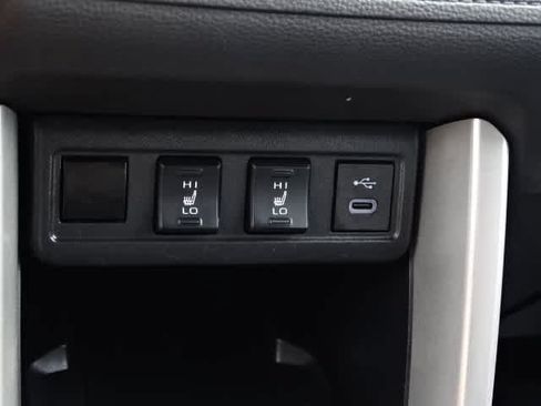 Used 2025 Toyota Corolla Cross XLE FWD image 31