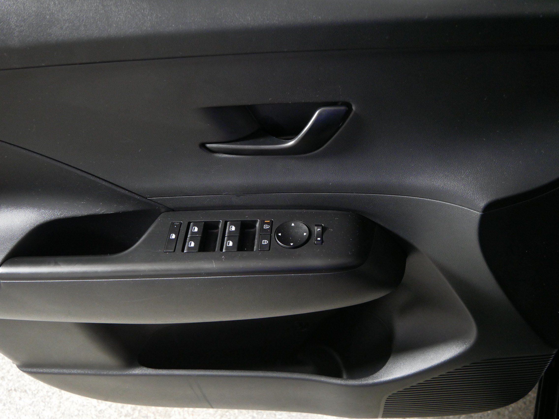 Used 2025 Hyundai Kona SEL AWD/4WD image 19