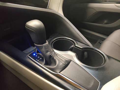 Used 2018 Toyota Camry FWD image 26