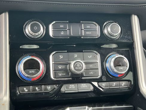 Used 2024 GMC Yukon XL Denali image 21