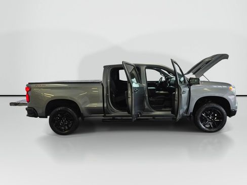 Used 2025 Chevrolet Silverado 1500 LT Trail Boss w/ Convenience Package II AWD/4WD image 9