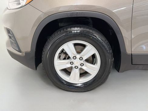 Used 2022 Chevrolet Trax LT w/ Driver Confidence Package AWD/4WD image 29