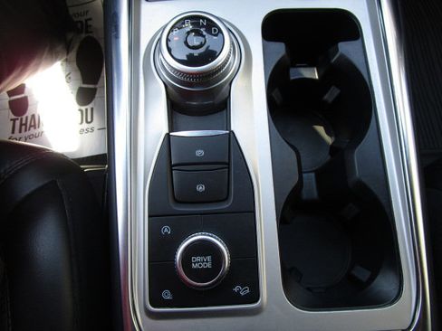 Used 2022 Ford Explorer Platinum w/ Equipment Group 601A AWD/4WD image 22