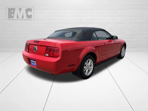 Used 2007 Ford Mustang Convertible RWD image 3