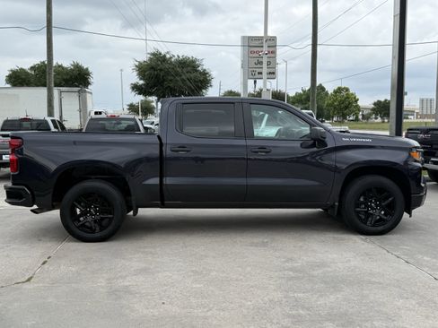 Used 2022 Chevrolet Silverado 1500 Custom RWD image 3
