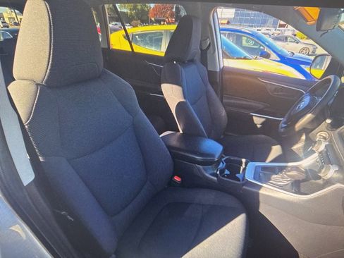 Used 2021 Toyota RAV4 LE image 11