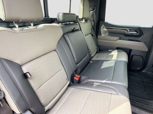 Used 2023 Chevrolet Silverado 1500 ZR2 w/ Technology Package image 30