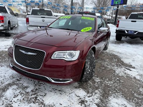 Used 2018 Chrysler 300 Limited w/ Safetytec Plus Group image 2