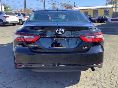 Used 2022 Toyota Camry LE image 7