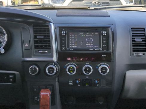 Used 2018 Toyota Sequoia Platinum AWD/4WD image 18