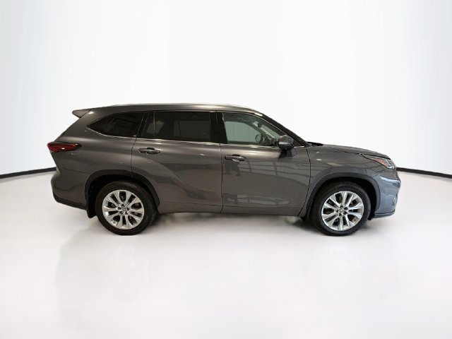Used 2024 Toyota Highlander Limited AWD/4WD image 7