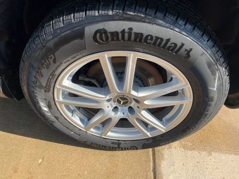 Used 2025 Mercedes-Benz GLC 300 4MATIC image 10