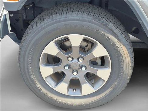 Used 2018 Jeep Wrangler Unlimited Sahara AWD/4WD image 10