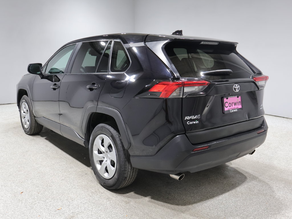 Used 2024 Toyota RAV4 LE AWD/4WD image 5