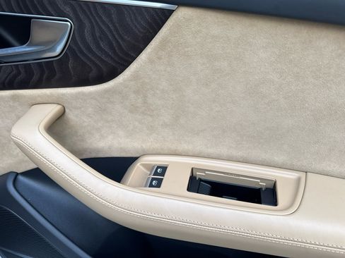 Used 2021 Audi Q8 Prestige w/ Prestige Package image 33