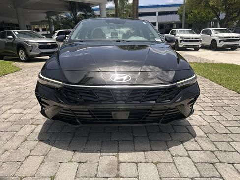 Used 2025 Hyundai Elantra SEL FWD image 19