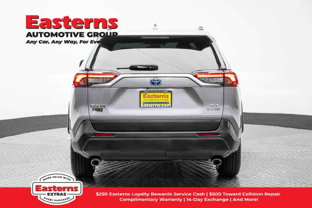 Used 2021 Toyota RAV4 XLE w/ XLE Grade Weather Package AWD/4WD image 7
