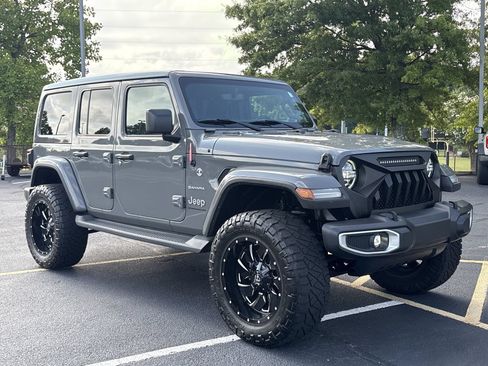 Used 2023 Jeep Wrangler Unlimited Sahara w/ LED Lighting Group AWD/4WD image 23
