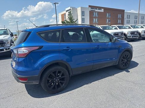 Used 2017 Ford Escape SE w/ Equipment Group 201A AWD/4WD image 4