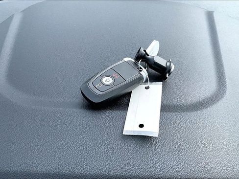 Used 2022 Ford Escape SE image 12