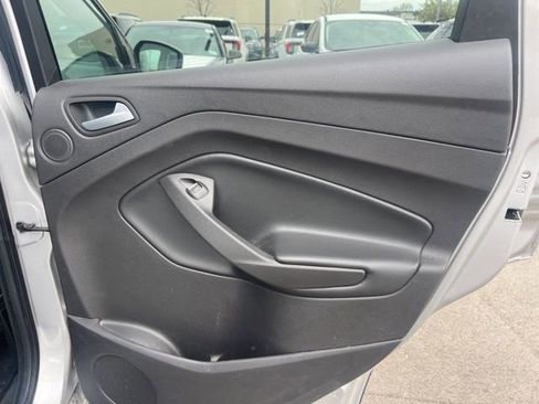 Used 2017 Ford Escape SE w/ Equipment Group 201A FWD image 12