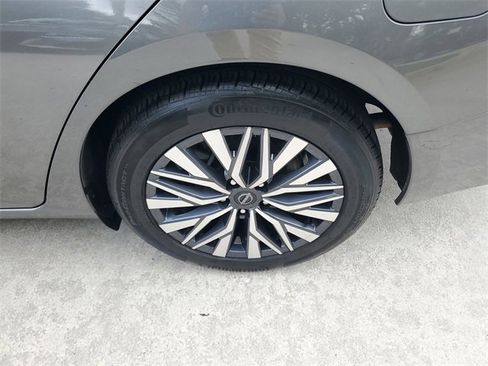 Used 2024 Nissan Altima 2.5 SV image 9