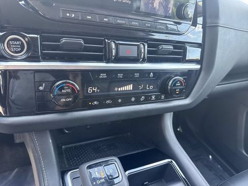 Used 2023 Nissan Pathfinder SL FWD image 24