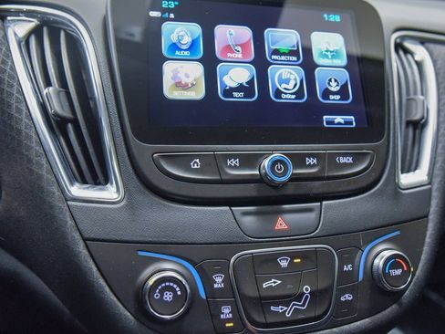 Used 2018 Chevrolet Malibu LT w/ Driver Confidence Package image 7