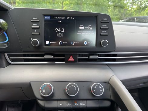 Certified 2024 Hyundai Elantra SE FWD image 22