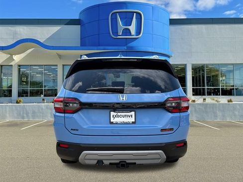 Used 2023 Honda Pilot TrailSport image 3