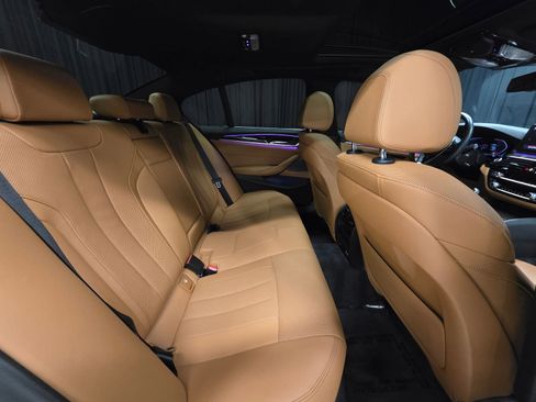 Used 2023 BMW 540i xDrive w/ Premium Package image 42